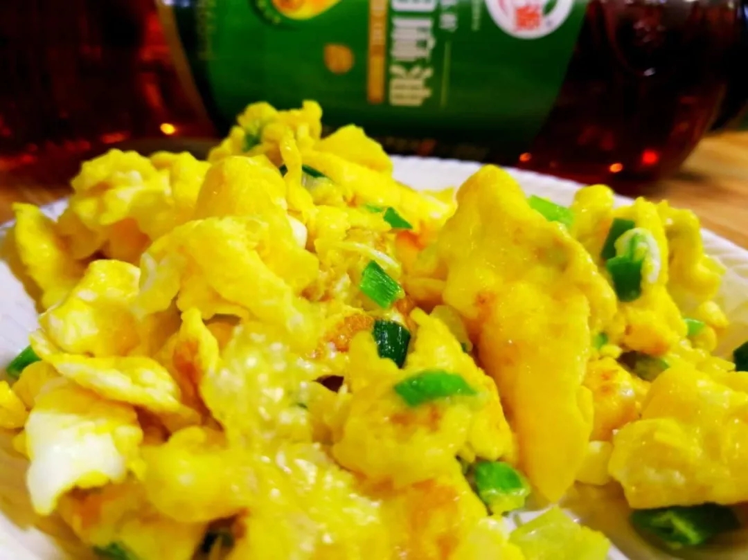 香味营养俱全的胡麻油炒鸡蛋就制作好啦